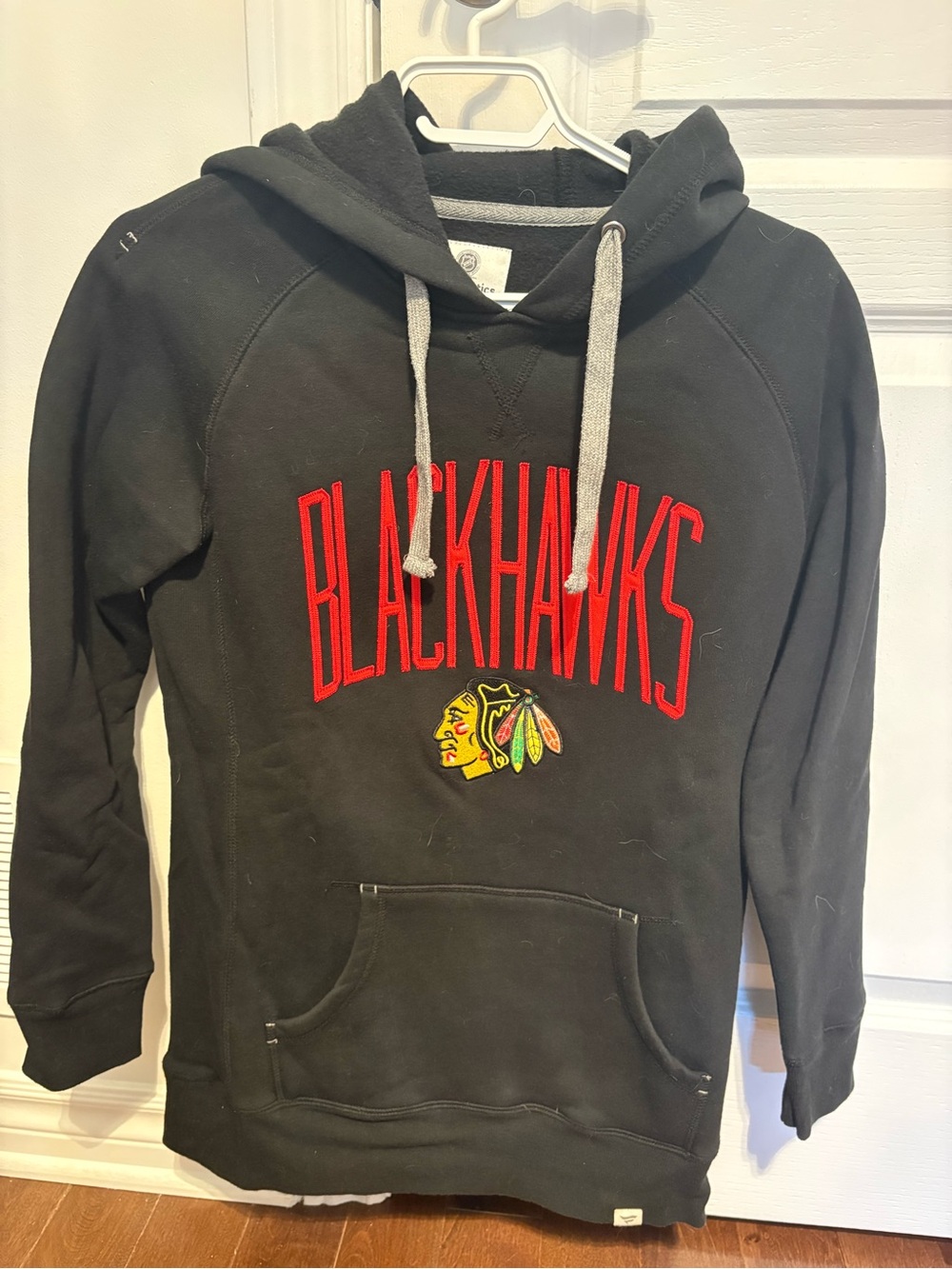 Chicago Blackhawks Women’s Black Pullover Hoodie Sweatshirt